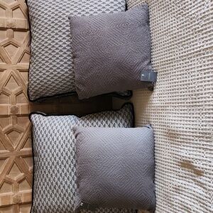 NWT pair of accent pillow